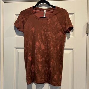 Lululemon Sort Sleeve Top, size 8, EUC, colors: brown and pink